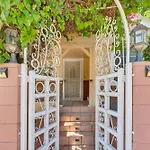 Burbank Home With Yard, Walk To Downtown Shops!