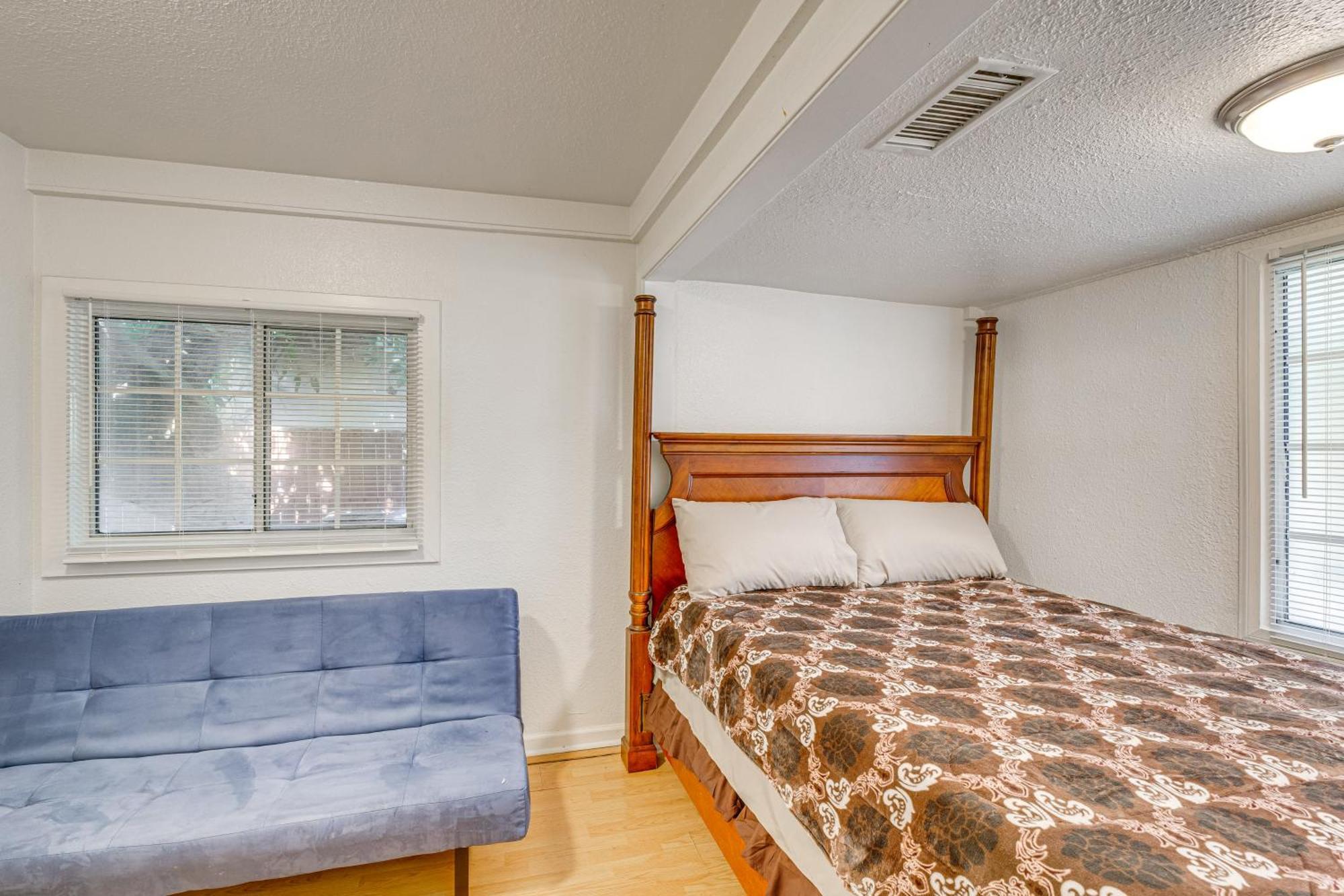 Holiday home With Yard, Walk To Downtown Shops! Burbank