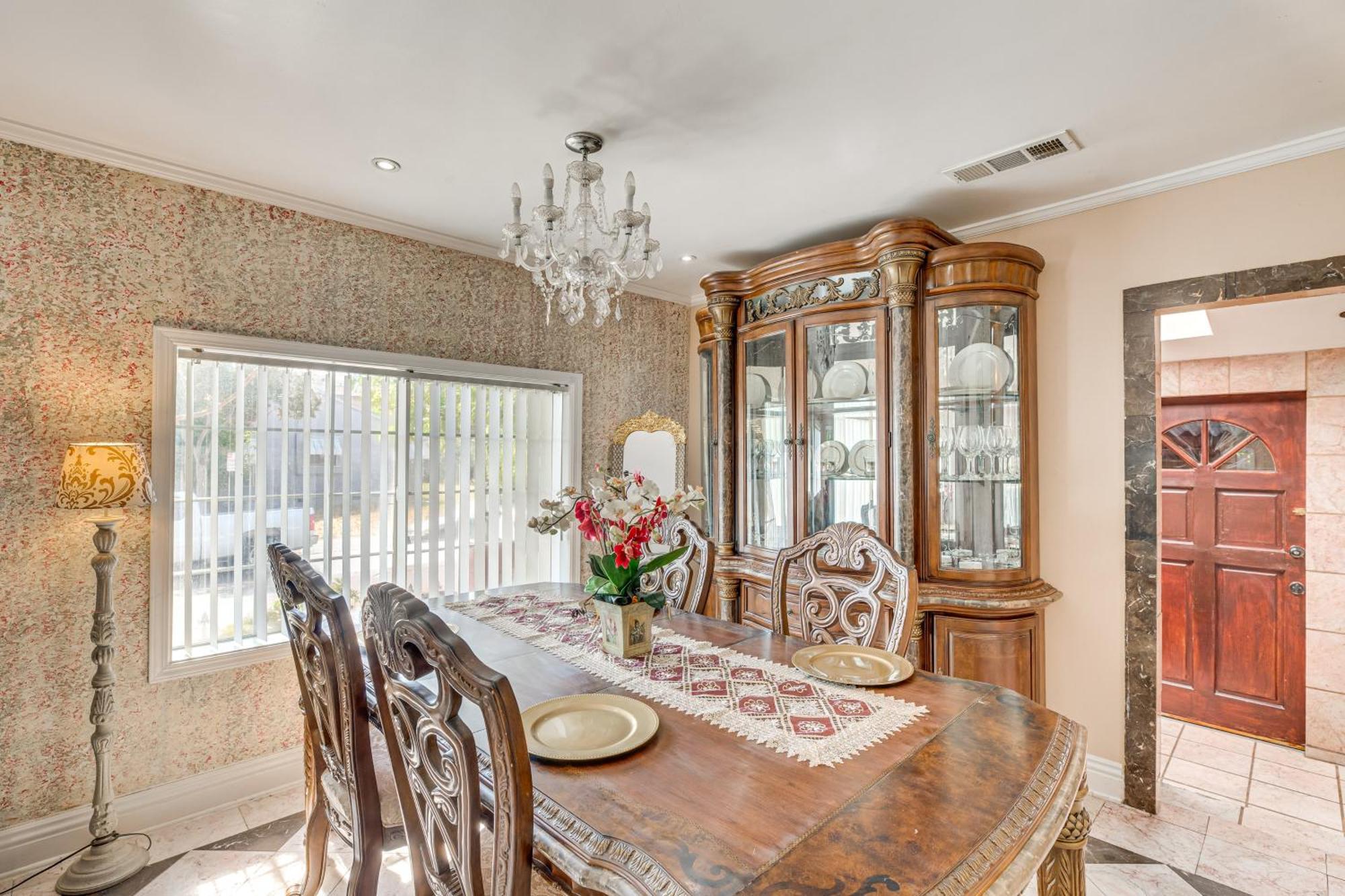 Holiday home With Yard, Walk To Downtown Shops!