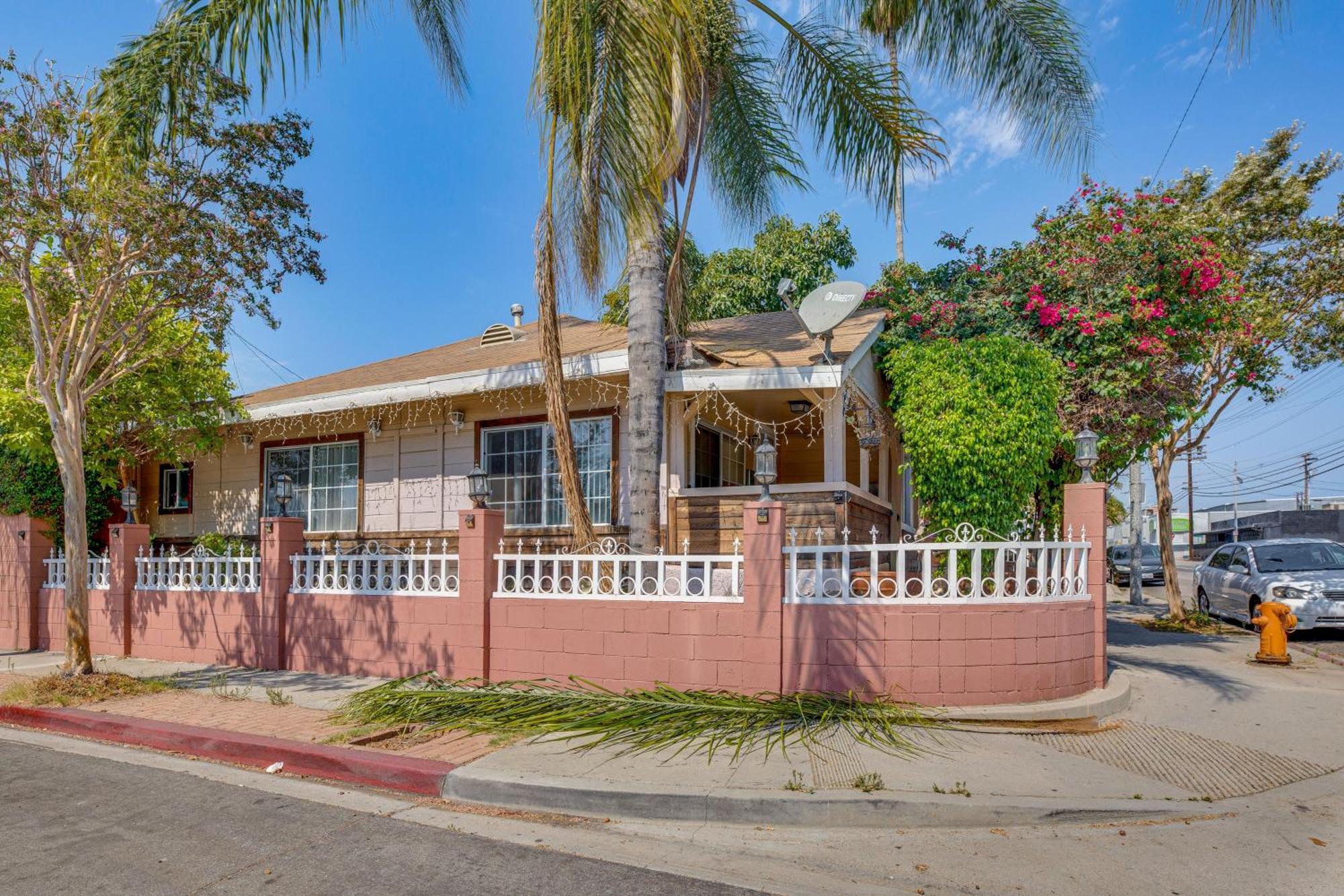 Holiday home With Yard, Walk To Downtown Shops! Burbank