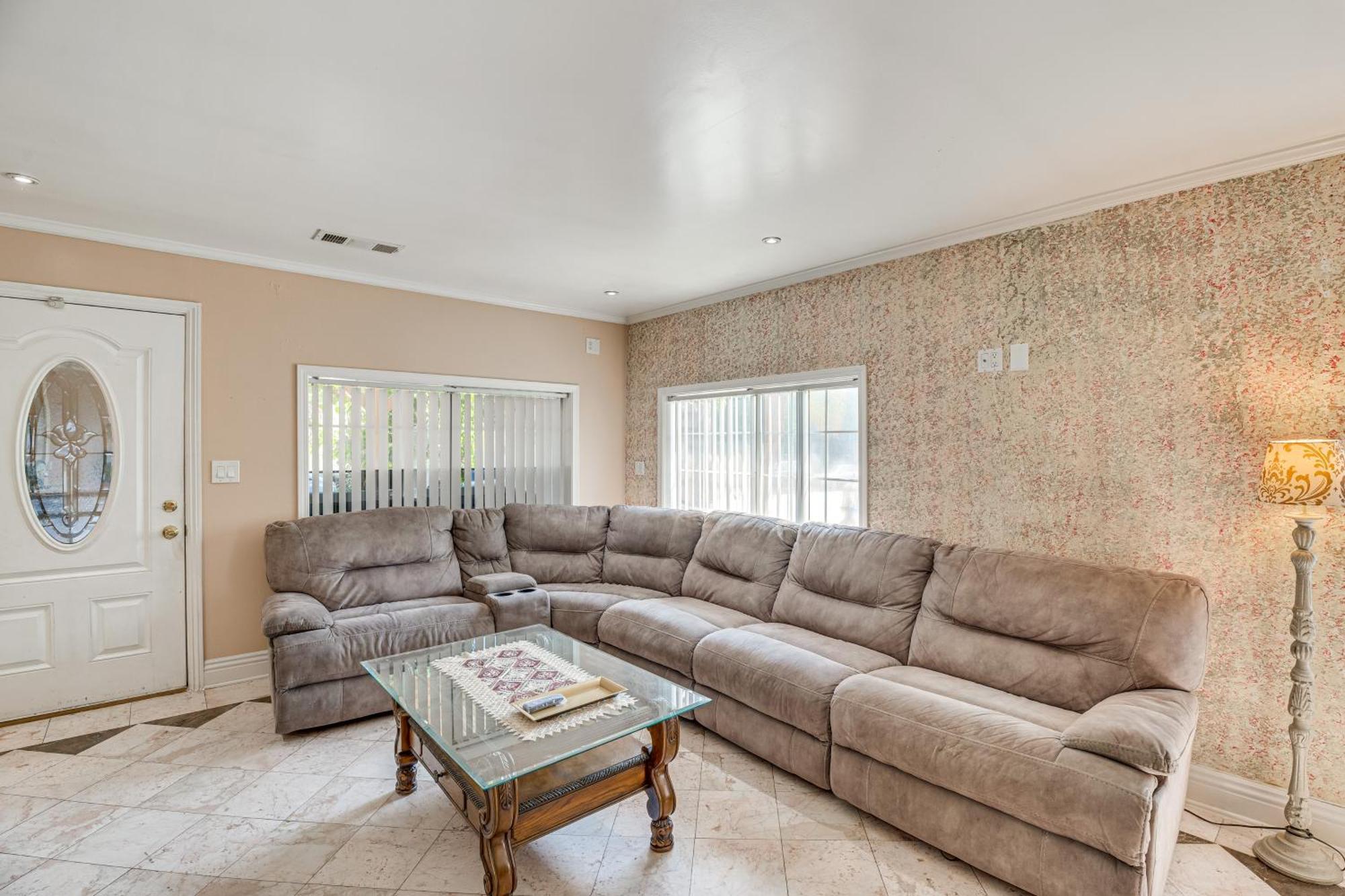 With Yard, Walk To Downtown Shops! Holiday home *