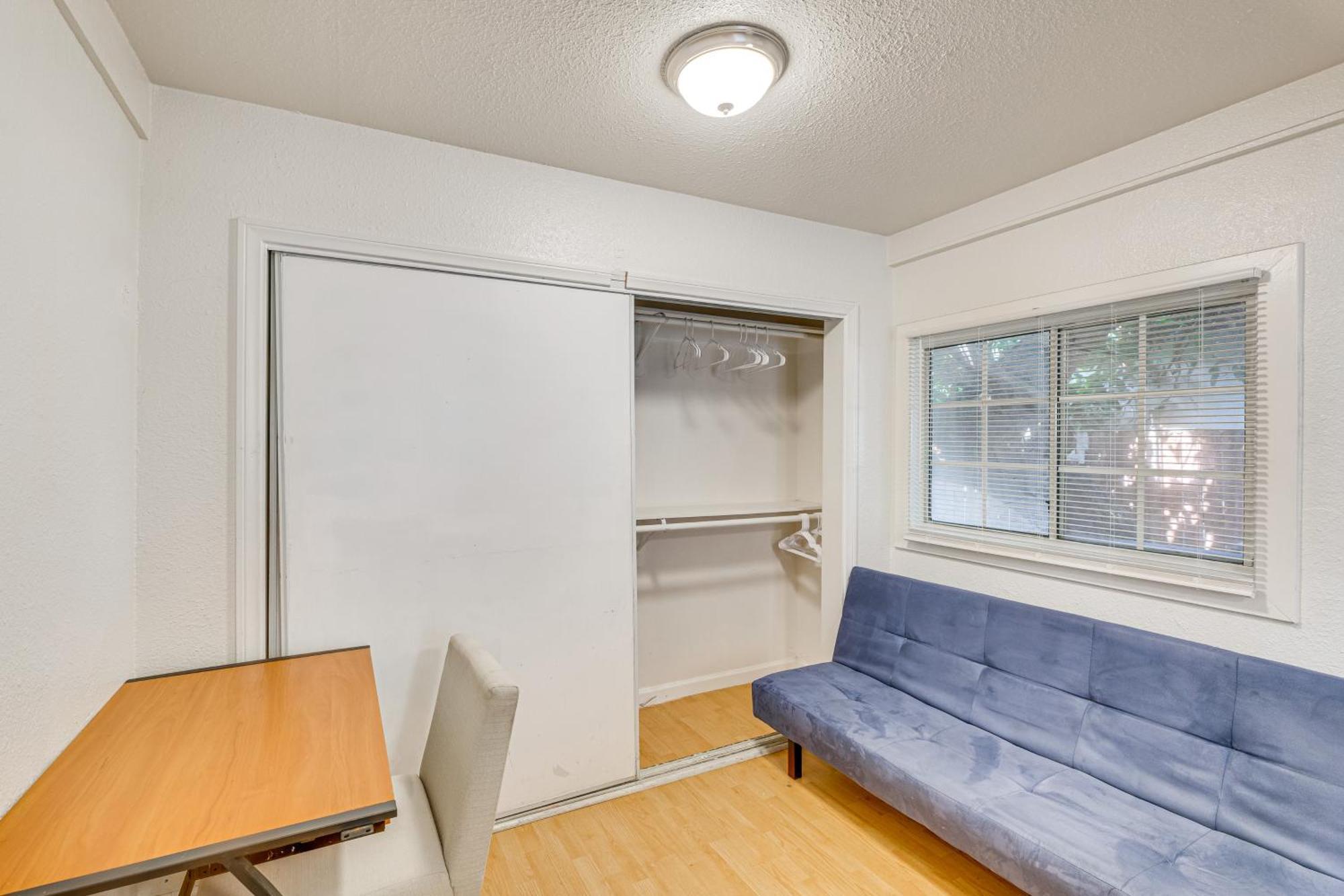 With Yard, Walk To Downtown Shops! Holiday home *