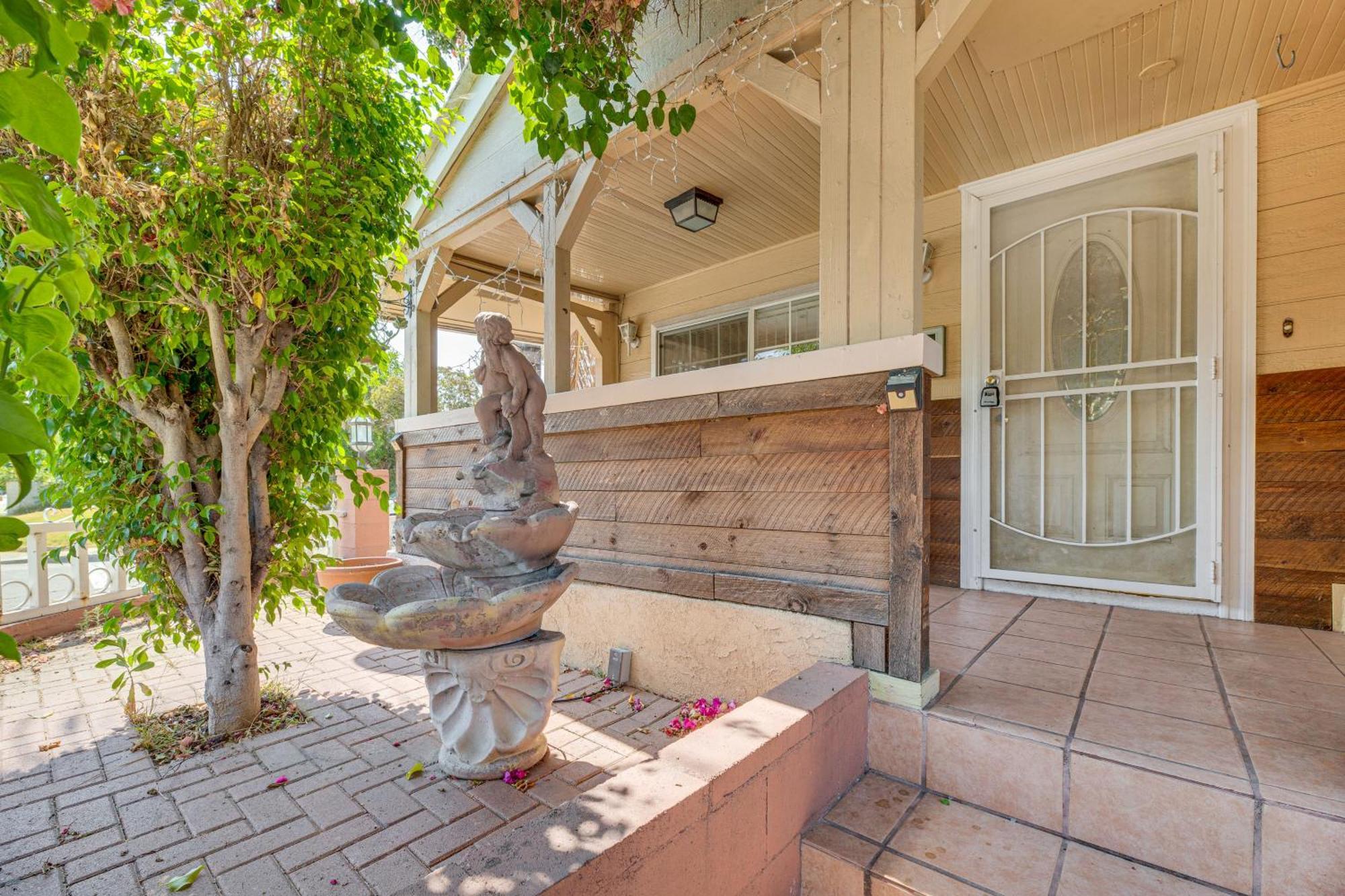 With Yard, Walk To Downtown Shops! Holiday home