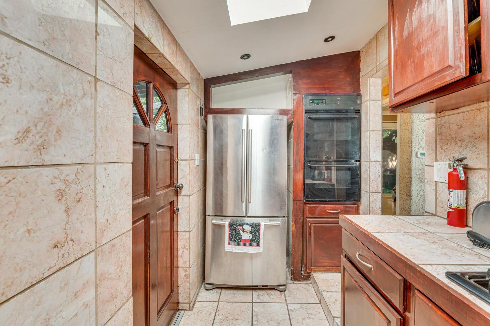 Holiday home With Yard, Walk To Downtown Shops! *